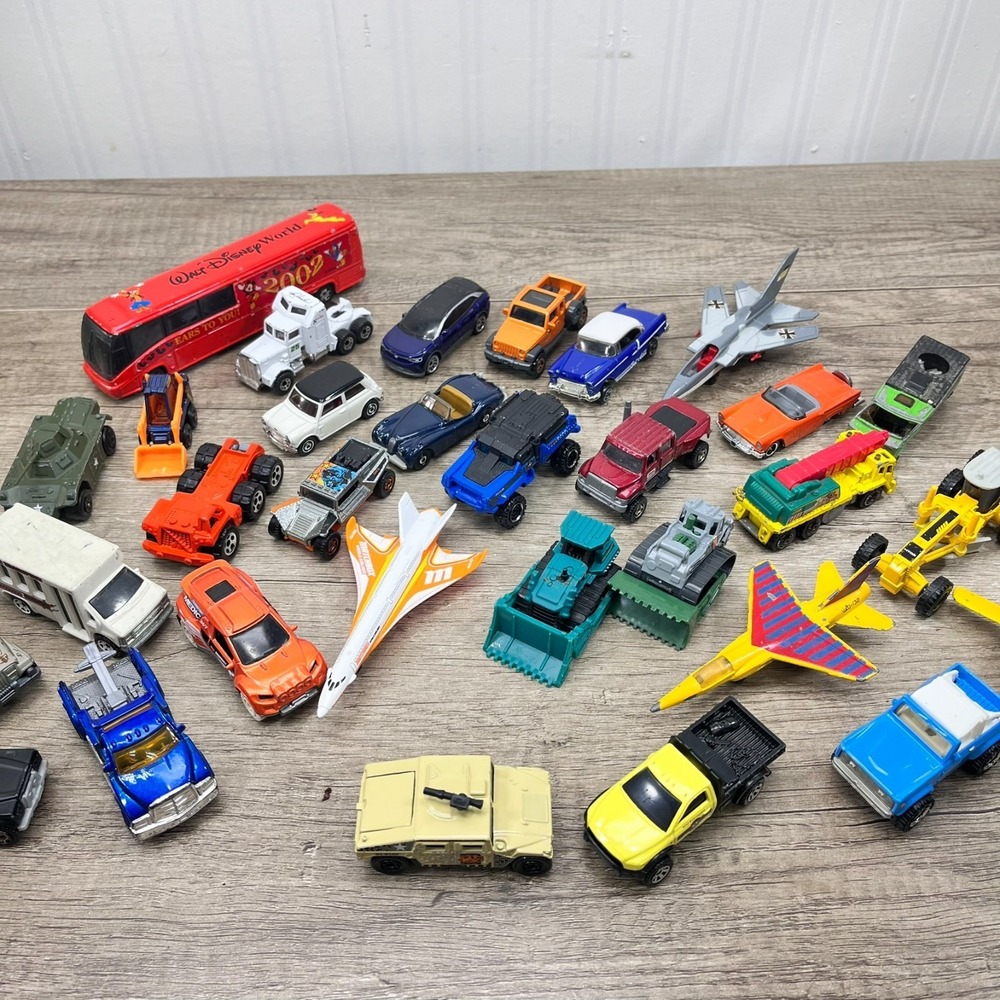 Lot of 30+ Matchbox Cars, Trucks, Planes, Buses